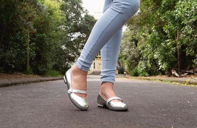 Icon feet jeans in street